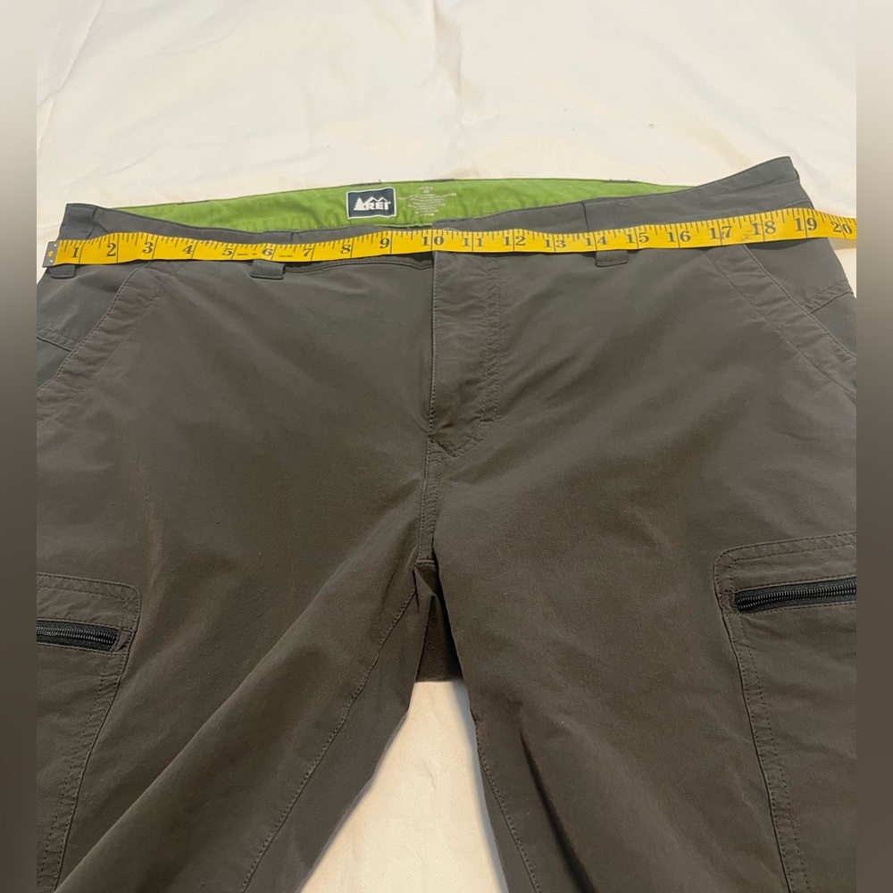 REI Men's Co - Op Sahara Dark Grey Lightweight Cargo Shorts Size 38 - Picture 11 of 12